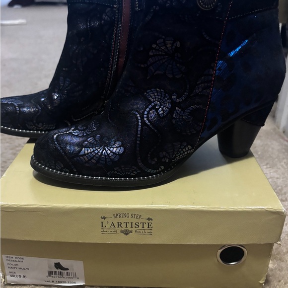 L'ATISTE Elegant Black and Blue Heeled Boots - Picture 4 of 4